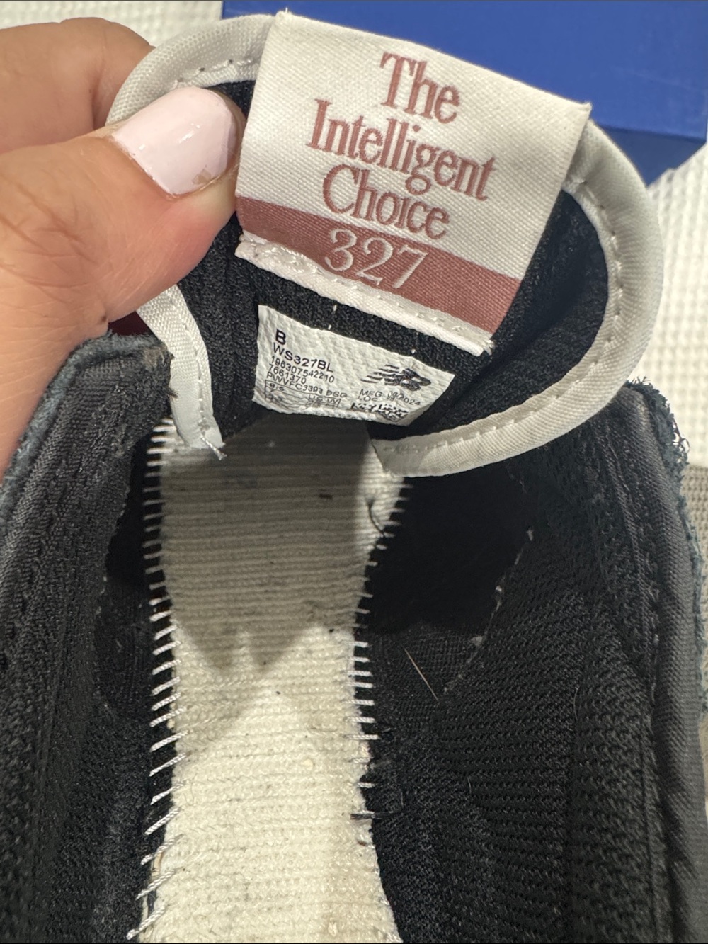 New Balance Black & Cream Retro Runner Shoes - Picture 7 of 7